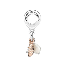 Cargar imagen en el visor de la galería, Charm Pandora Colgante Triple Perla Cultivada de Agua Dulce, Estrella de Mar y Concha - Charm Universo