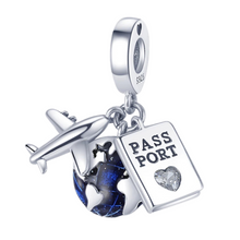 Charger l&#39;image dans la galerie, Pendentif Charm Avion, Globe Terrestre, Passeport - Charm Universe