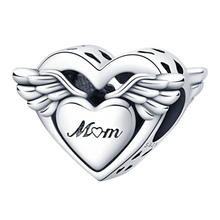 Load image into Gallery viewer, Charm Corazón Mama con Alas de Ángel, &quot;Mon&quot; - Charm Universo