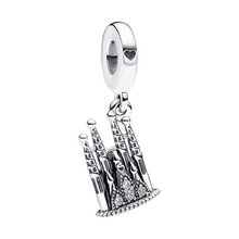 Cargar imagen en el visor de la galería, Charm Pandora Colgante Monumento Barcelona en Plata de Ley 925