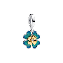 Cargar imagen en el visor de la galería, Charm Pandora Colgante Trébol con Diamante de Laboratorio – 0.009 ct, Plata de Ley 925 y Oro de 14k