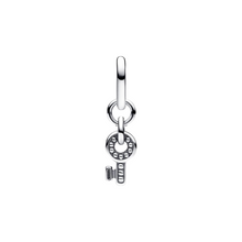 Charger l&#39;image dans la galerie, Mini pendentif clé Pandora ME en argent sterling pour bracelets personnalisables