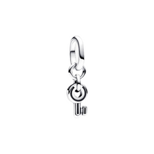 Charger l&#39;image dans la galerie, Mini pendentif clé Pandora ME en argent sterling pour bracelets personnalisables