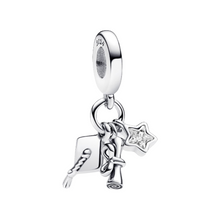 Cargar imagen en el visor de la galería, Charm Pandora Colgante Triple Graduación 2024 – Plata de Primera Ley