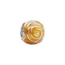 Cargar imagen en el visor de la galería, Charm Pandora Rosa Amarilla Floreciendo en Plata de Primera Ley
